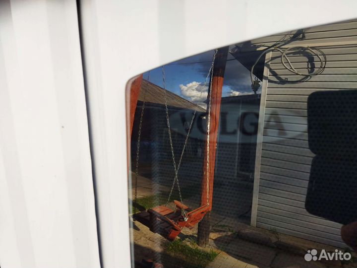 Стекла боковые задние на Волгу