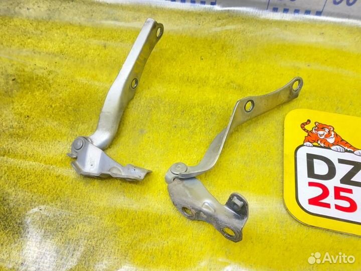 Петля капота передняя Toyota Granvia/Grand 140869