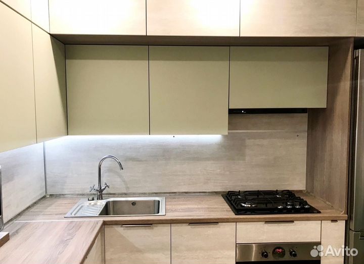 Кухня в потолок на заказ