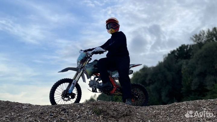 Катание на внедорожных мотоциклах