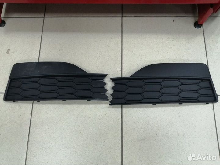 Решетка бампера Skoda Rapid 2020)