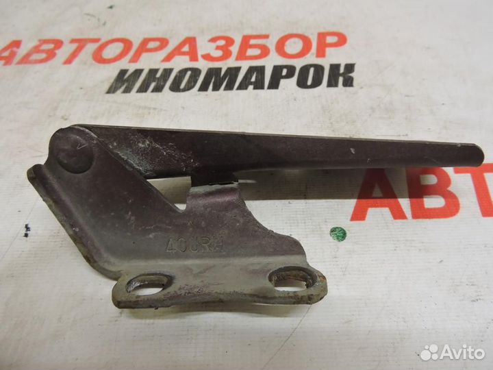 Петля капота правая Nissan Maxima A32 1995-2000