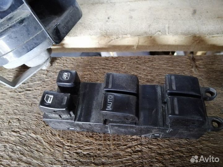 Блок управления стеклоподъемниками Nissan Almera