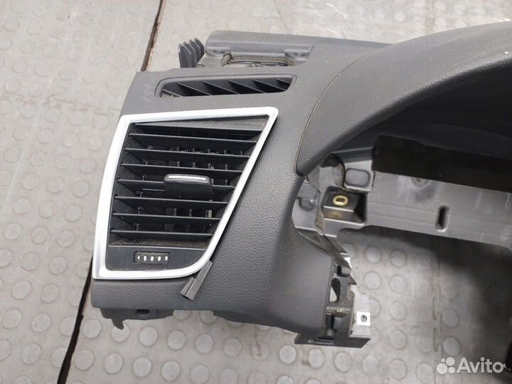 Панель передняя салона Audi Q5, 2011
