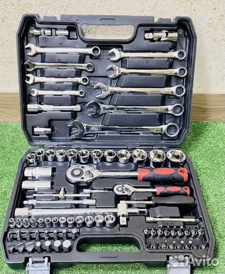 Набор инструментов много предметов 82