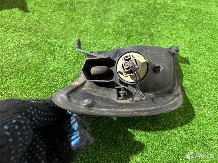 Поворотник передний левый Subaru Forester SF5 EJ