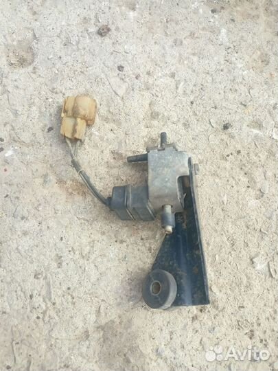 Клапан вакуумный Mitsubishi Pajero V46 4M40 1996