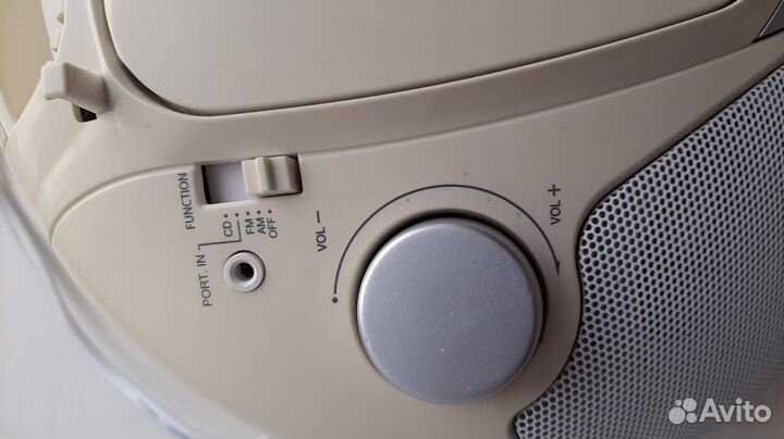 Портативная CD-магнитола LG SB16B с USB