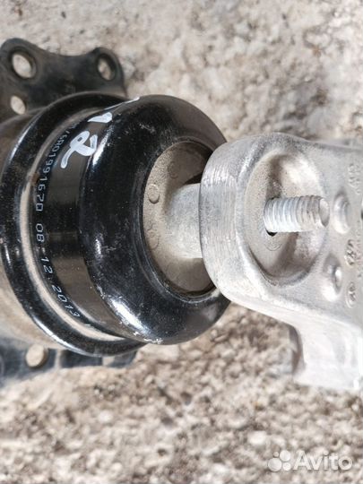 Подушка крепления двигателя Volkswagen Polo 5 612