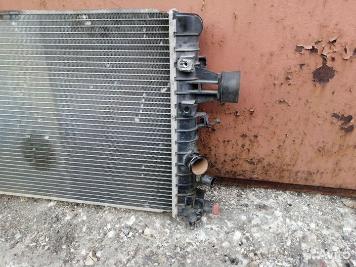 Радиатор охлаждения основной Opel Astra H Zafira B