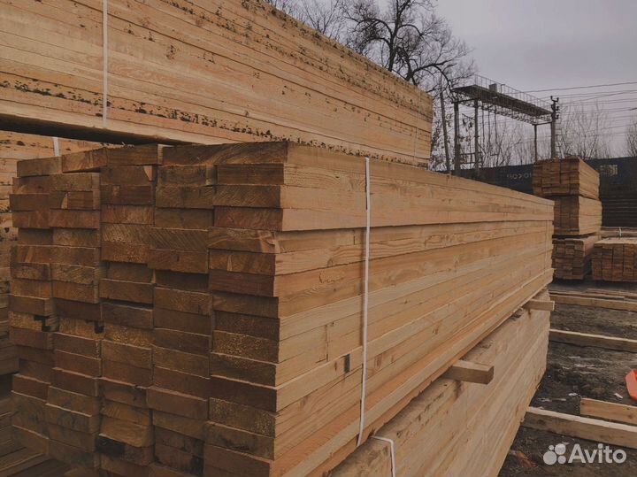 Доски лиственницы 35x140 мм, обработаны для защиты