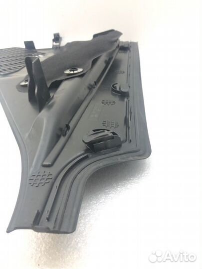 Накладка моторного отсека передняя левая Bmw