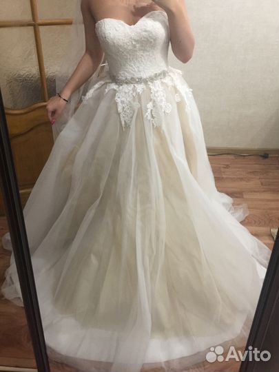 Свадебное платье бюстье со шлейфом