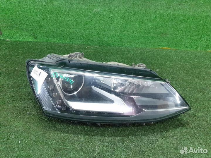 Фара правая Volkswagen Jetta