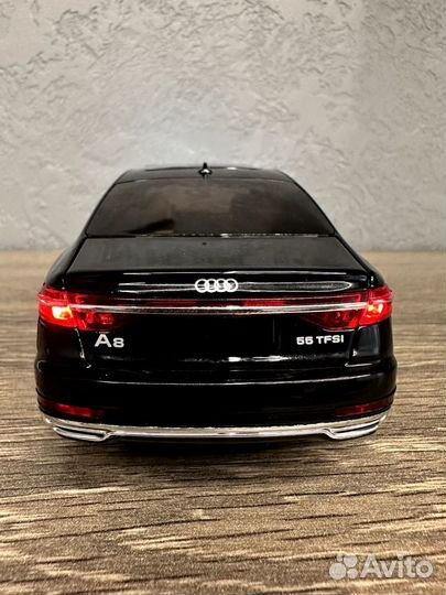 Машинка инерционная Audi A8 металлическая 1:24