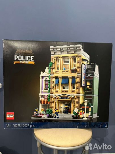 Лего Creator 10278 Полицейский участок