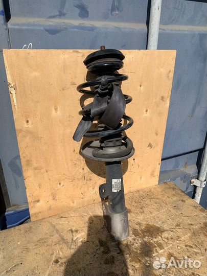 Стойка амортизатор передняя левая Peugeot 307