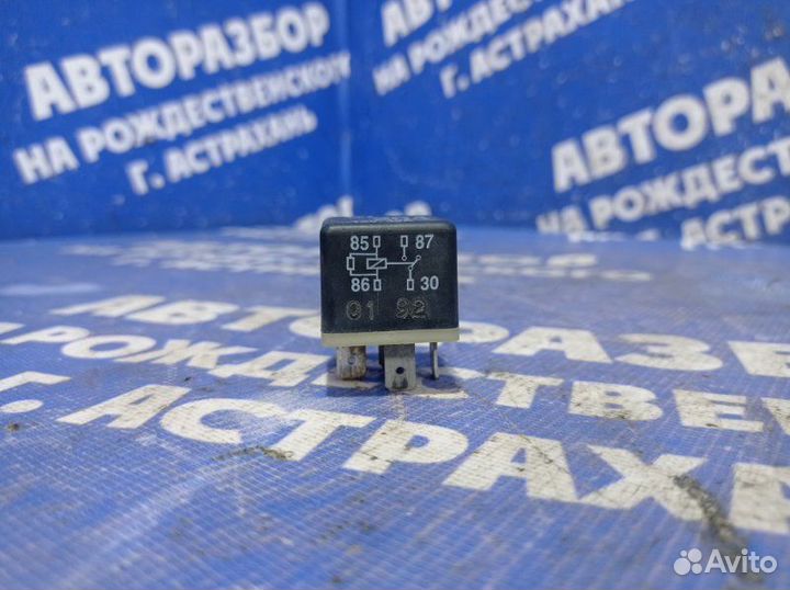 Реле Audi 80 седан 1990