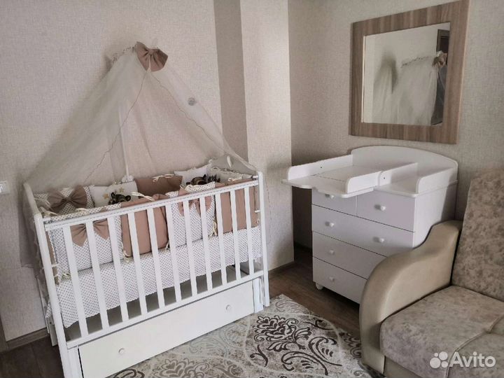 Детская кроватка и пеленальный комод