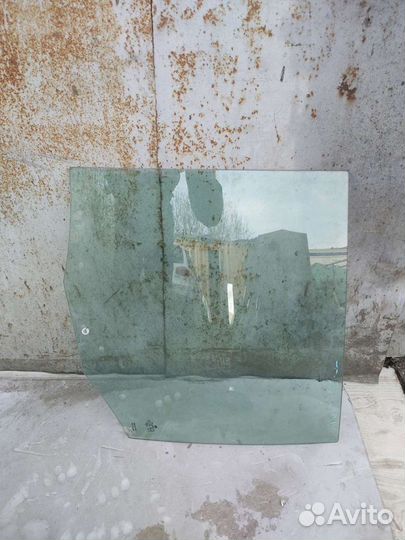 Стекло левое Tiguan Тигуан