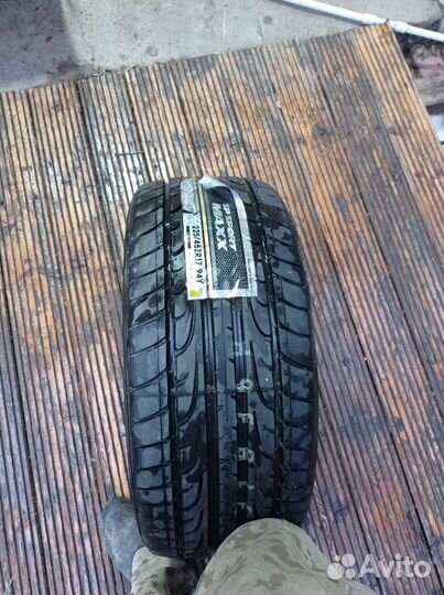 Dunlop SP Sport Maxx 2.25/4.5 R17 94Y