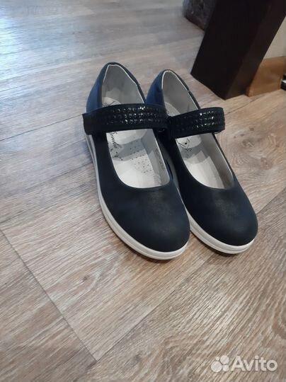 Продам туфли школьные