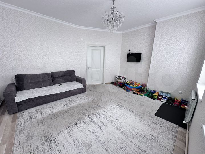 2-к. квартира, 75 м², 1/9 эт.