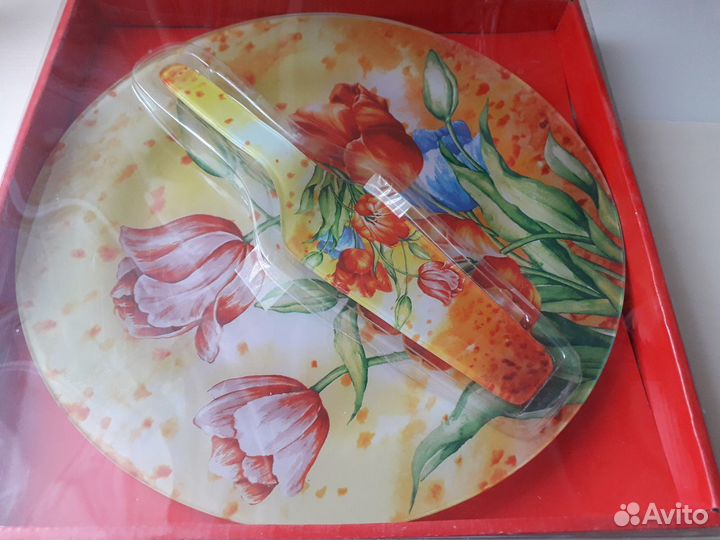 Блюдо с лопаткой для торта или пиццы