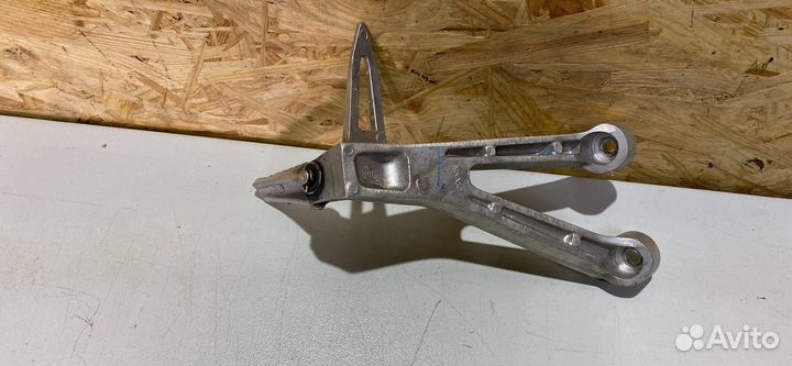 Кронштейн подножки (подножка) лев. Honda CBR650R