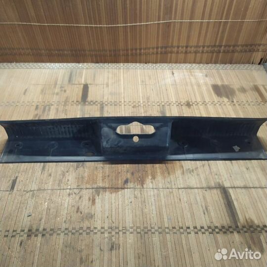 Накладка замка багажника Ford Focus 1 седан 2.0