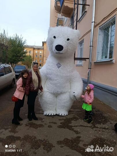 Весёлый белый Мишка аниматор