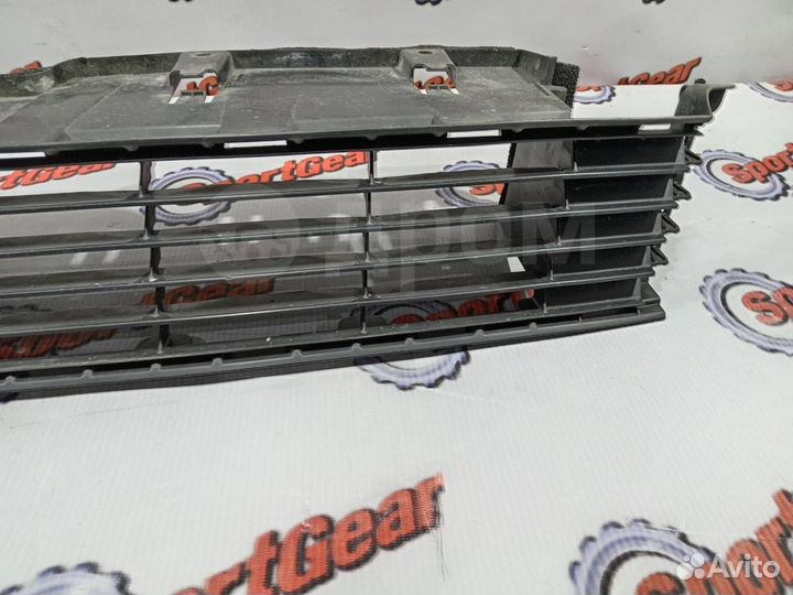 Решетка бампера Toyota Prius Alpha ZVW41 2zrfxe