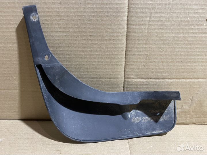 Брызговик задний правый Renault Duster 788126833R