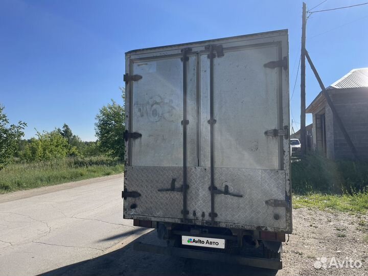 Промтоварный фургон Isuzu Elf, 1993