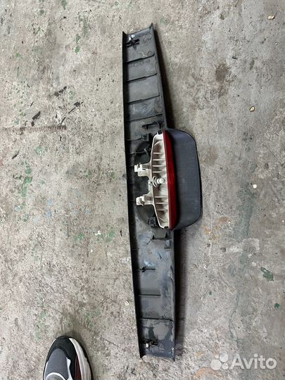 Стоп сигнал в крышку багажника