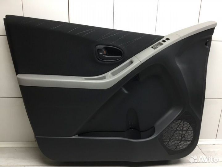 Обшивка двери передняя левая Toyota Yaris хэтчбек