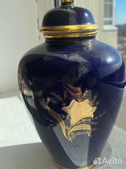 Ваза фарфор « Белые лилии»