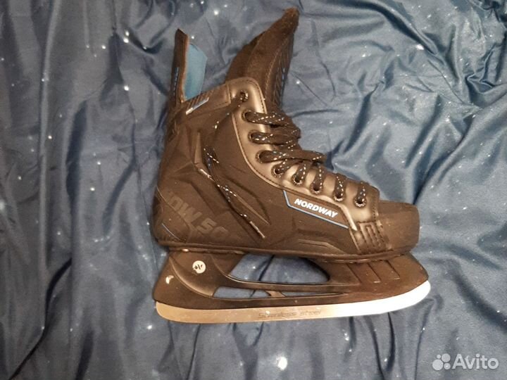 Коньки хоккейные 39 размер