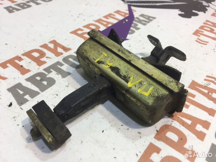 Форд Ограничитель открытия передней двери Лев