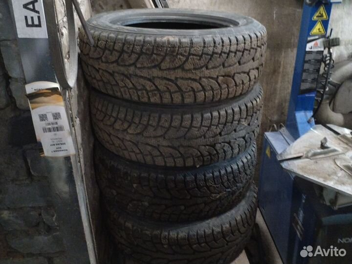 Шины зимние 225 60 17