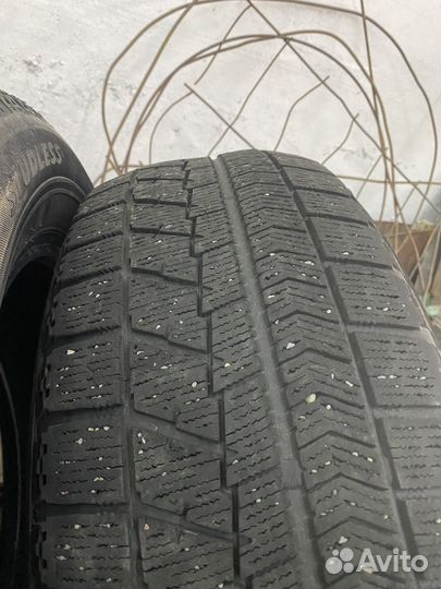 Bridgestone Blizzak VRX 215/60 R17