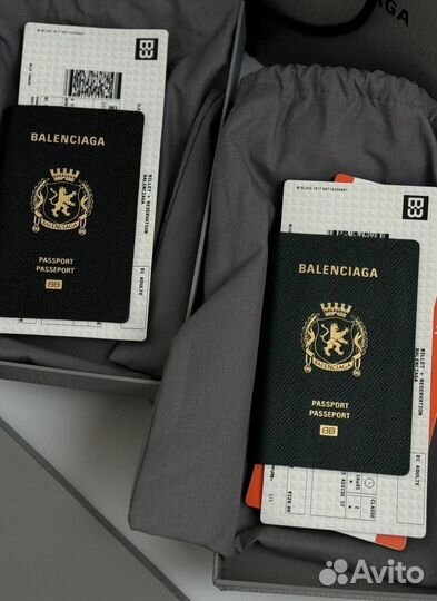 Кошелек balenciaga passport