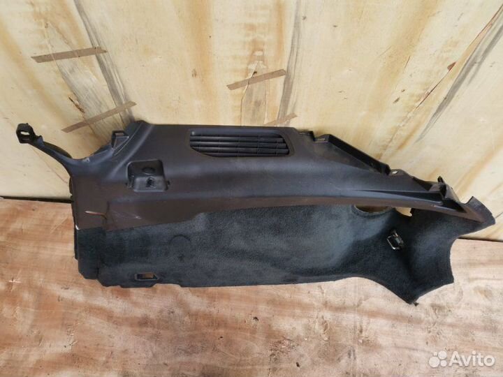 Обшивка багажника задняя правая Volvo V60 2.0