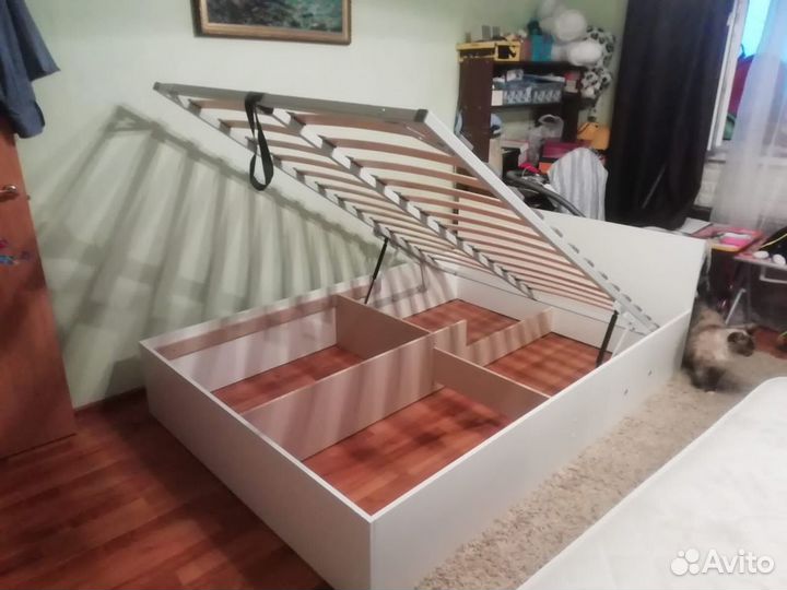 Кровать с подьемным механизмом