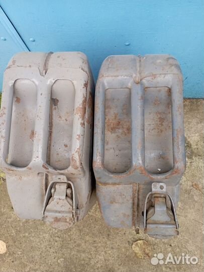 Бензобаки, канистры для лодочных моторов