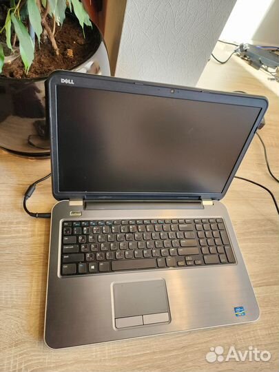 Dell, core i3, 480SSD, 8gb, 17