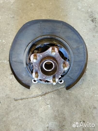 Кулак задний правый и левый Инфинити G25