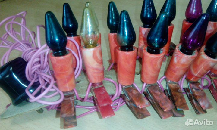 Ранняя елочная гирлянда свечки. Светится, радует