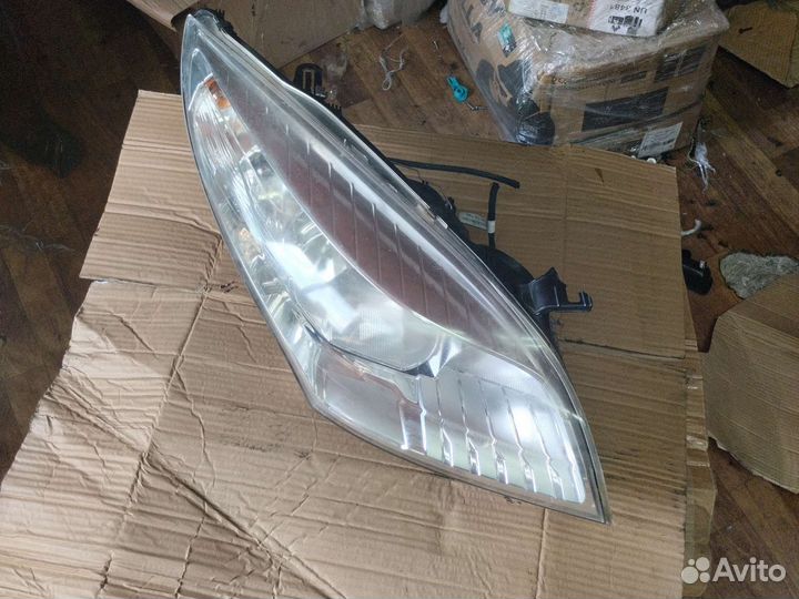 Фара правая Renault Megane III оригинал