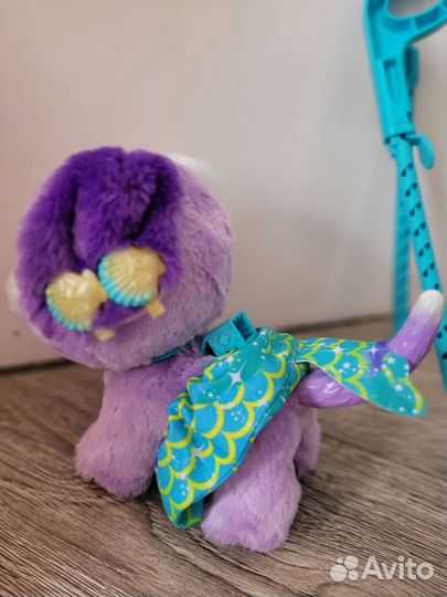 Интерактивная собака на поводке